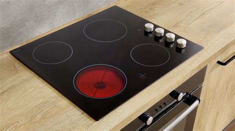 9 Mistakes Everyone Makes When Cooking On An Electric Stove Top