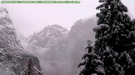 Yosemite gets pummeled with snow, looks like a winter wonderland