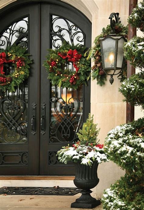 40 Fantastic Christmas Door Decorating Ideas - Interior Vogue