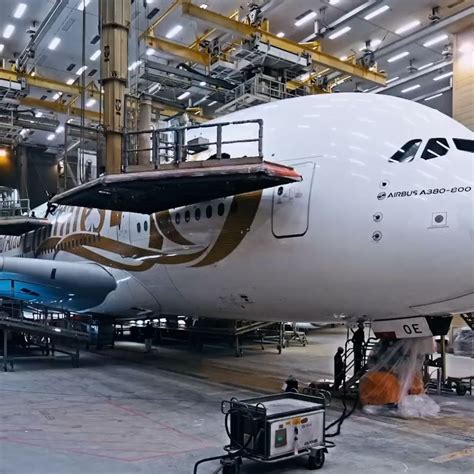 Timelapse video shows new Emirates livery being added for first time