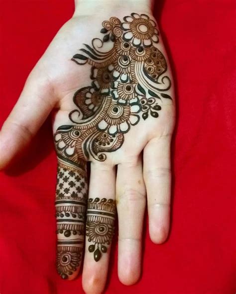 Latest Mylanchi Designs For Front Hand Kerala Mehndi Designs (8) - K4 Fashion