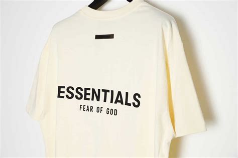 ブランド FEAR GOD - Essentials Fear of god T-Shirt Harvestの通販 by DiV shop｜フィアオブゴッドならラクマ OF トップス