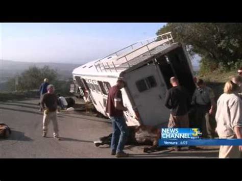 Trailer Crash Leaves Two Horses Dead - YouTube