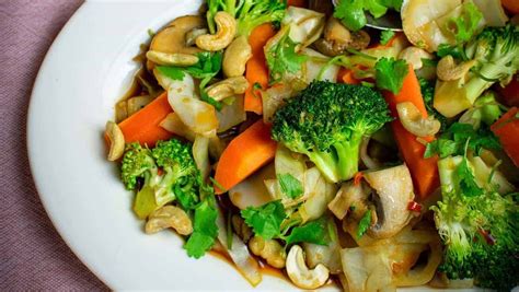 Thai Vegetable Stir Fry in 15 minutes | Vegetable recipes, Stir fry ...