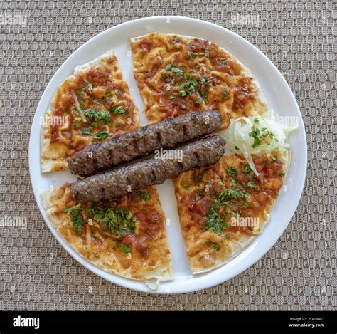 Iranian pizza hi-res stock photography and images - Alamy