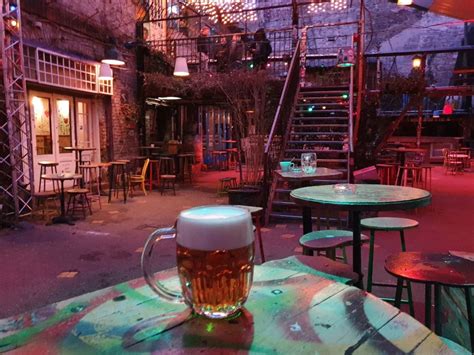 Budapest Nightlife: Fun in The Ruin Bars including Szimpla Kert