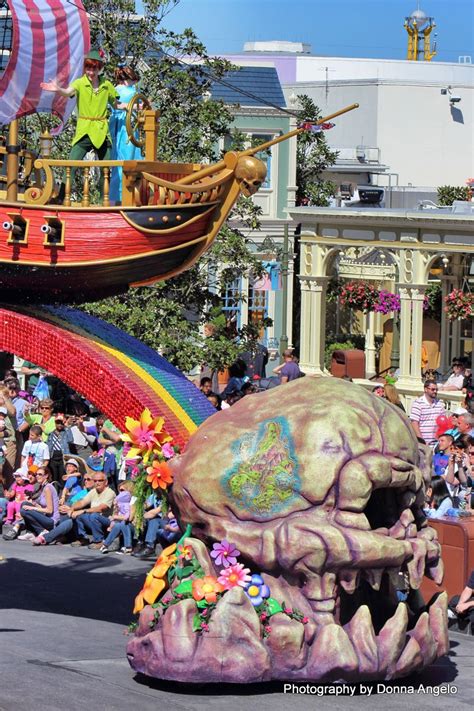 Peter Pan flies high in the new Festival of Fantasy Parade at Walt Disney World! | หนุ่มอะนิเมะ