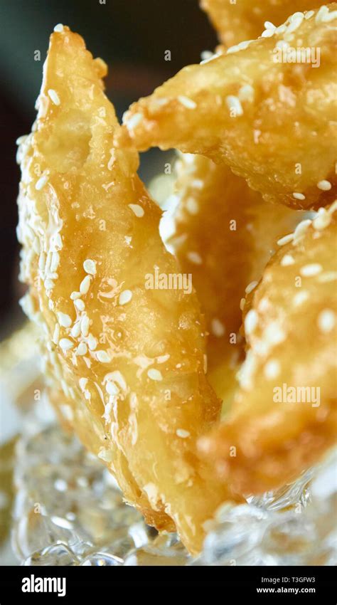 Sweet arabic algerian samsa samosa Stock Photo - Alamy