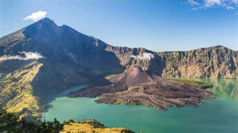 5 Gunung Terindah di Indonesia Yang Mesti Kamu Daki