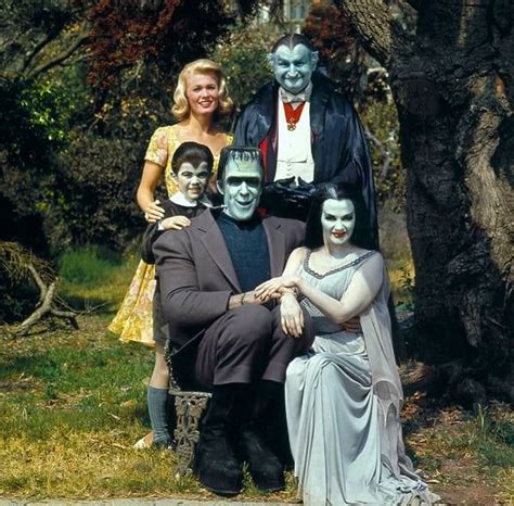 The cast of The Munsters, 1964. : r/OldSchoolCool