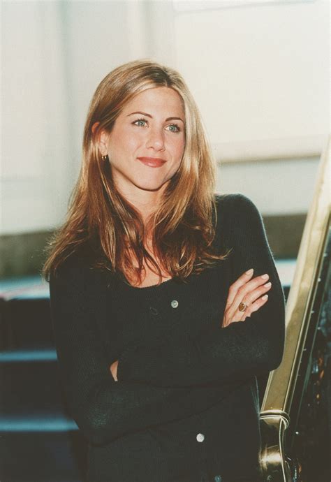 This is the exact lipstick that Jennifer Aniston wore as Rachel Green in Friends | Vogue France