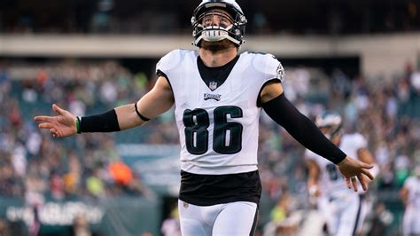 Eagles trade TE Zach Ertz to Arizona Cardinals for CB Tay Gowan, 2022 fifth-round pick