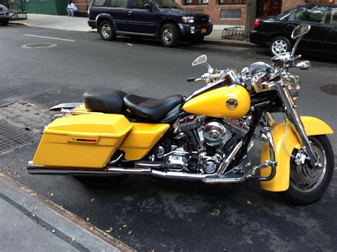 2006 Harley-Davidson® FLHRS/I Road King® Custom (Yellow Pearl Metallic), Fort Lauderdale ...