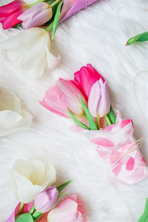 Country Spring Decor: DIY Mini Spring Tulip Bouquets