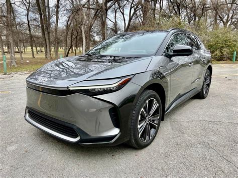 REVIEW: 2023 Toyota bZ4X Limited AWD