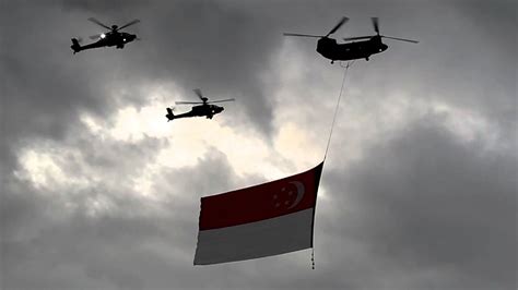 2014 Singapore National Day - Singapore Flag Carried By Helicopter ...