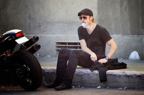 Brad Pitt smokes a cigar (9 photos) – cigarmonkeys.com – celebrity cigar smokers – The CigarMonkeys