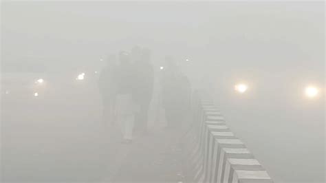 Dense fog reduces visibility in parts of northern India | Pics | Hindustan Times