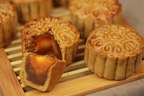 Traditional Mooncakes (月饼) | TheZongHan | Recipe | Salted egg yolk ...