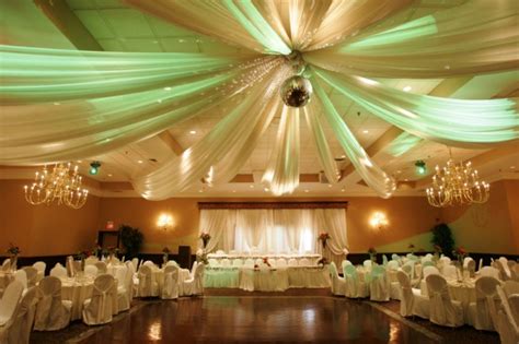 Banquet Room Pictures for Wedding Receptions | LoveToKnow