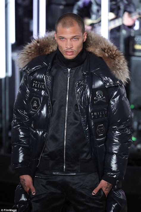 Hot felon Jeremy Meeks makes New York Fashion Week debut | Daily Mail ...