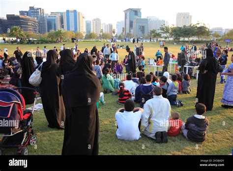 Nachmittagsvergnügen am Freitag im Doha Corniche Park, Doha, Qatar ...