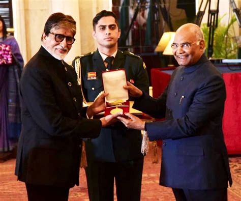 President confers Dada Saheb Phalke Award to Amitabh Bachchan: Top tweets