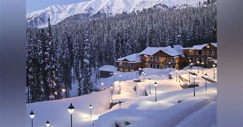 Going Skiing In Gulmarg? Stay At These Breathtaking Resorts