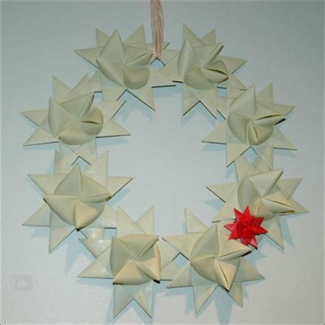 Waxed Paper Star Wreath | Paper stars, Paper lamp, Wax paper