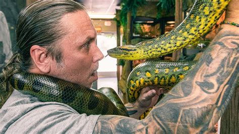 UNDERSTANDING MY PET ANACONDA!! HOW NOT TO GET HURT!! | BRIAN BARCZYK