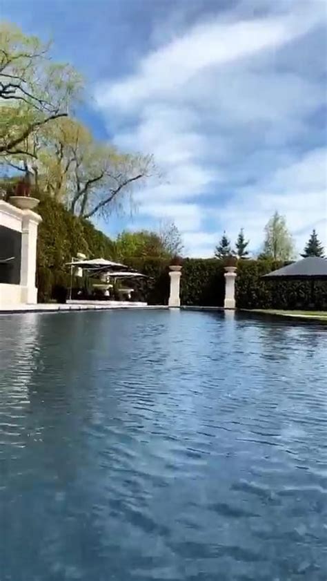 Drake's massive pool at his Toronto home is beautiful [Video] | Mansion interior design, Mansion ...