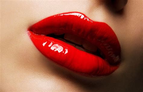 Plastic and Cosmetic Surgery: Science Identifies "Ideal" Female Lip Shape