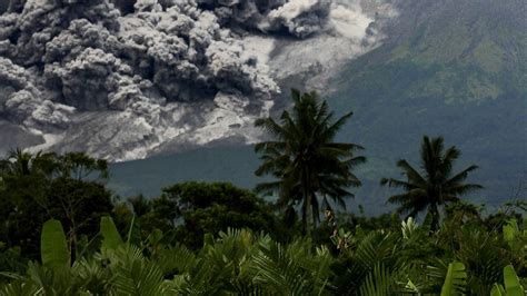 Gunung Merapi yang Erupsi Disorot Media Dunia, Warga Diminta Evakuasi - Global Liputan6.com