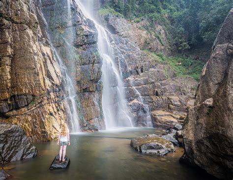 Hiking Diyaluma Falls - Booking Sri Lanka