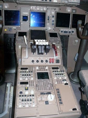 Lufthansa Boeing 747-8 Intercontinental Flight Deck / Cockpit | Boeing ...