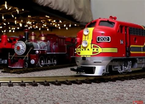 Santa Fe Super Chief Visits Neighbor - Train Fanatics