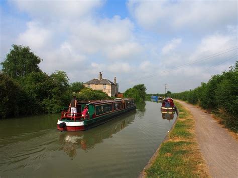 Wiltshire - Walking Along The Kennet and Avon Canal | BaldHiker