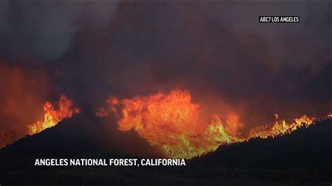 Southern Calif. fire threatens hundreds of homes - YouTube