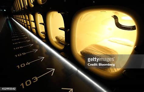 18 Inside Nine Hours Capsule Hotel At Narita Airport Stock Photos, High ...