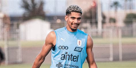 Araujo ya se entrena con la selección de Uruguay