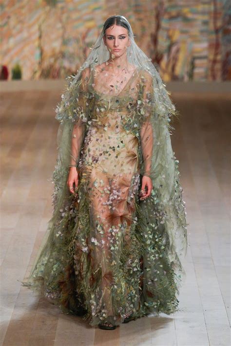 Dior presents a green wedding dress for its Haute Couture show | Vogue France