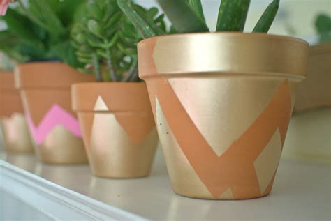 My Trash and Treasure: diy painted plant pots