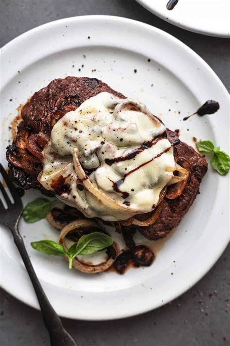 Steak with Mushrooms and Onions - Creme De La Crumb