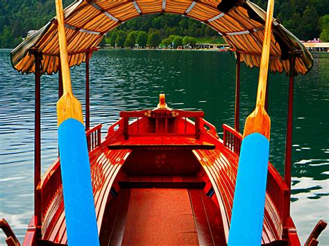 Red Boat on Body of Water · Free Stock Photo