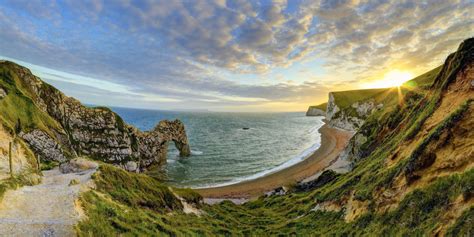 This Beautiful Beach Has A Dinosauric Secret | Jurassic coast, Beautiful beaches, Beautiful ...