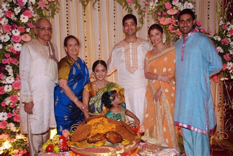 JAAN ENTERTAINMENT: Aishwarya Rai Bachchan with her family