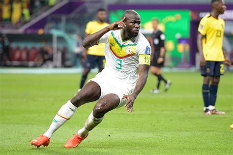 Senegal's Koulibaly gives World Cup man-of-the-match trophy to deceased ...