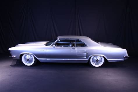 What's up ? 1963 Buick Riviera Silver Arrow ...