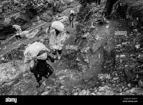 Congo mining, Miners at work in Democratic Republic of Congo, Mining in ...