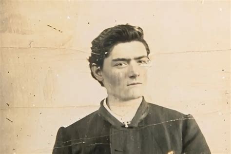 From Hero to Outlaw: 10 Facts About Ned Kelly